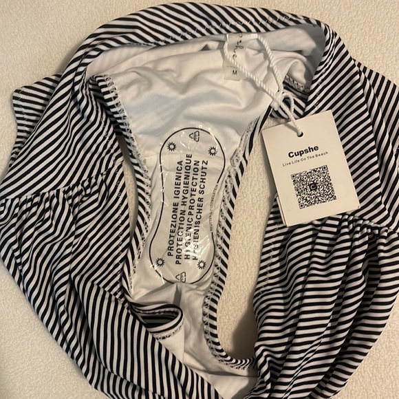 Cupshe Women’s swim bottom - Picture 4 of 4